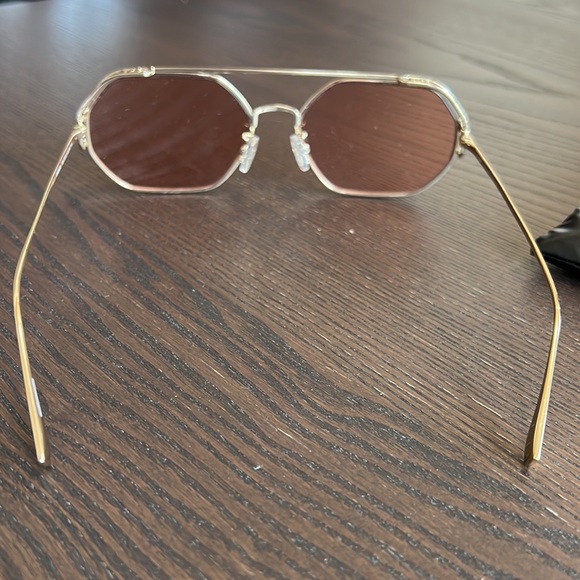 Fendi Hexagonal O’Lock sunglasses. Gold frame and Pink/Purple Lense - Picture 5 of 9